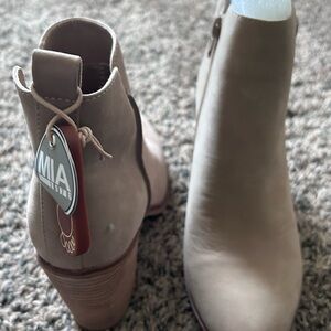 Stylish  MIA Tan Ankle Boots with Zipper. NEW IN BOX